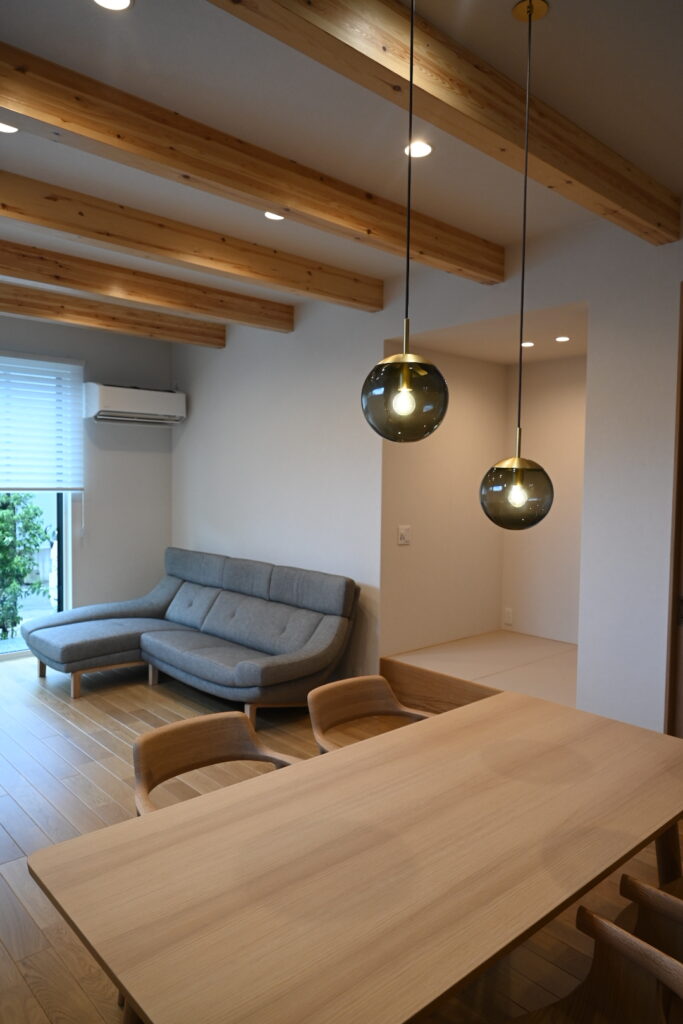 住友林業のリビング天井の現し梁