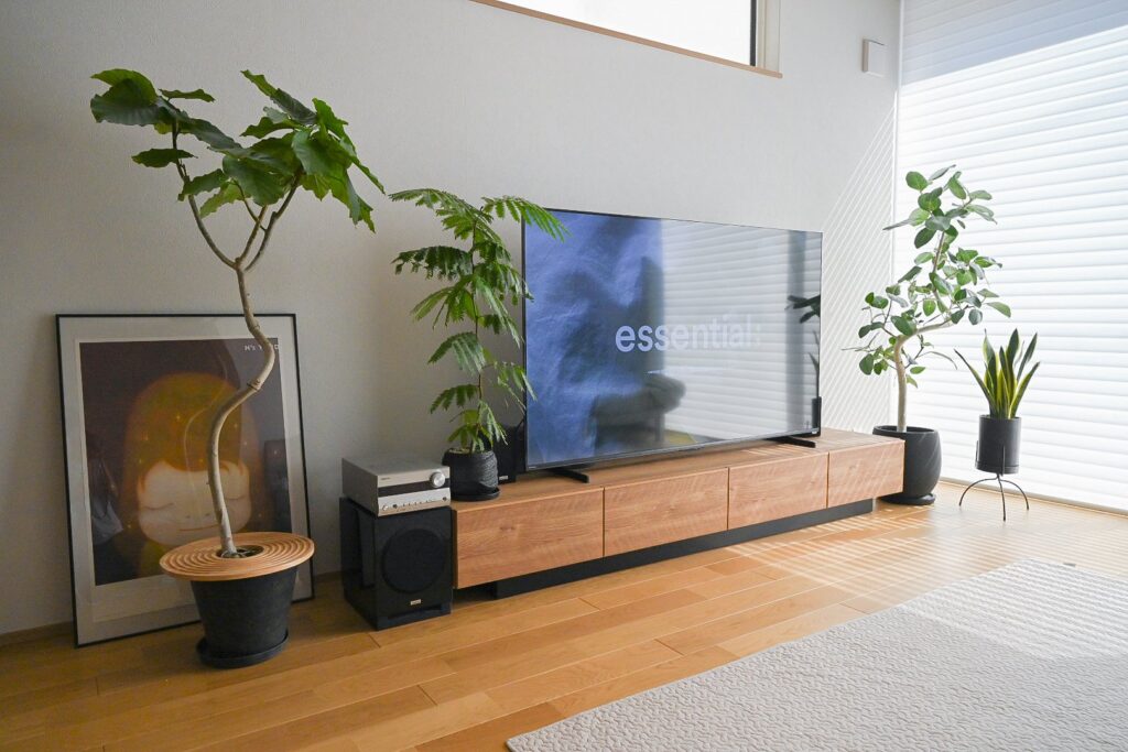 住友林業のオーク床と観葉植物