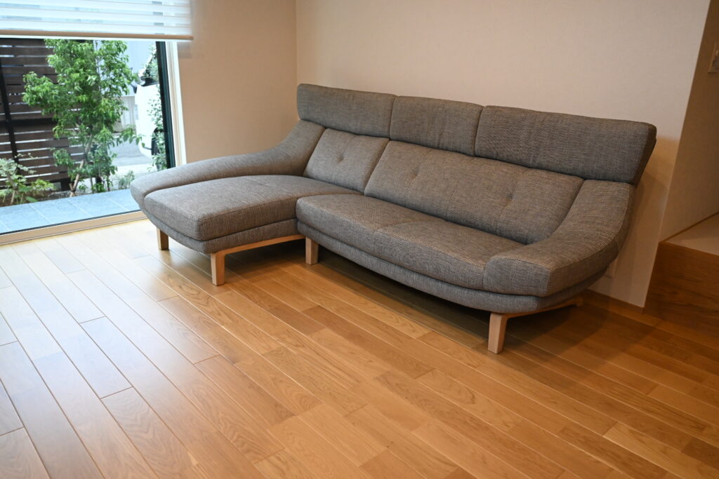 Karimokuのソファ「ZU46」
